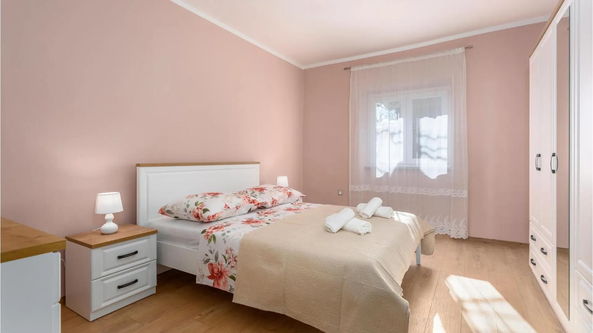 2 Bedroom Nice Apartment In Viskovo Chorvatsko